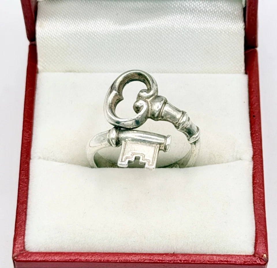 Anillo Cuchara Avon Estilo Envoltura Llavero Circa Años 70 Plata de Ley .925 Ajustable Talla 7 Foto 1 de 4