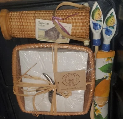 Винтажная корзина Lightship Nantucket с качающейся ручкой и салфетками  - Изображение 1 из 4