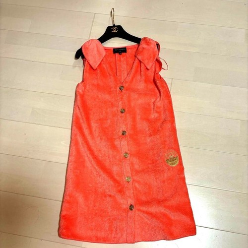 Abito estivo CHANEL arancione corallo taglia 36 asciugamano con appendiabiti e copri vinile
