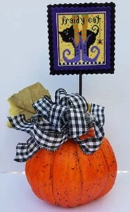 Fraidy Cat With Perforated Paper, Felt And Skewer~Val's Stuff - Picture 1 of 1