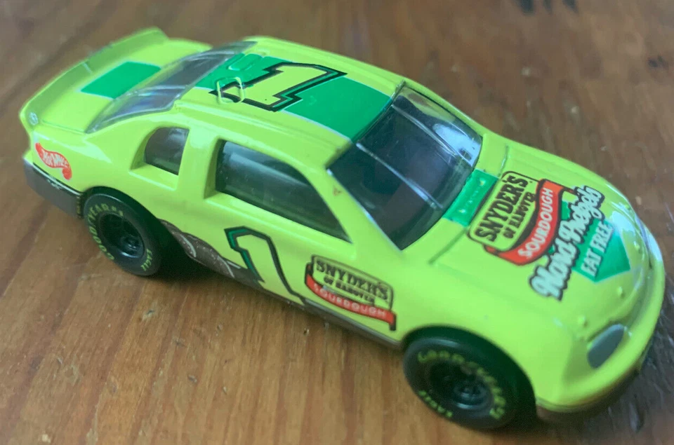 Hot Wheels No1 серийный автомобиль Chevy Monte Carlo NASCAR Pro Racing Snyders крендели - Изображение 1 из 1