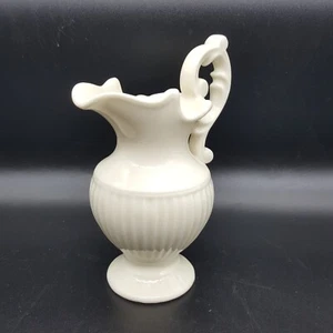 Jarrón jarra victoriano marfil crema con patas de urna porcelana de Two's Company 5" T - Imagen 1 de 9
