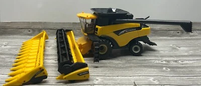 1/64 New Holland-CR960 Combine With Corn & Grain Head-Fast Ship - Image 1 of 4