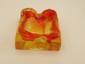 Cenicero de vidrio artístico Chartreuse naranja grueso vintage de mediados de siglo - Imagen 1 de 6