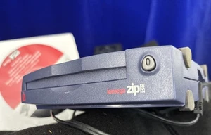 Iomega Zip Drive 250 with original CD and Plugs - Picture 1 of 7