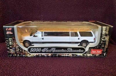 Sedán Ford Excursion Sun Star 1:18 2004 Foto 1 de 4