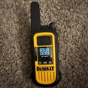 DeWalt IP-67 Watt Heavy Duty Walkie Talkie - Afbeelding 1 van 2