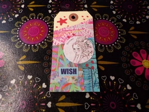 Skurril skurril Mischmedien Junk Art Journal Ephemera Tag Collage Lesezeichen  - Bild 1 von 1