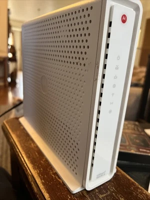 Motorola Arris SURFboard SBG6782-AC Cable Modem Wi-Fi AC Router 4 ports - Image 1 of 4