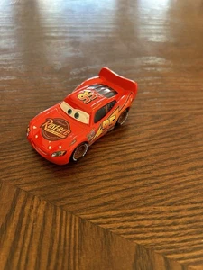 COCHE DISNEY / PIXAR - DE LA PELÍCULA "COCHES" - COCHE LIGHTNING McQUEEN #95 - SUELTO - Imagen 1 de 10