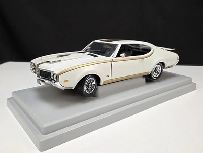 КОЛЛЕКЦИОННЫЕ ПРЕДМЕТЫ ERTL - AM. Muscle - 1969 Hurst Olds - белый - масштаб 1:18 литая - Изображение 1 из 4