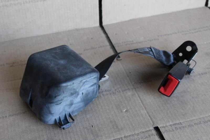 2016 2017 2018 2019 VOLKSWAGEN PASSAT CENTER REAR SEAT BELT TITAN BLACK - Image 1 of 4