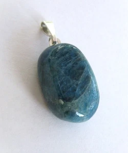 Apatit Edelstein Anhänger petrolfarben 27 mm mit 925 Silber Öse - Bild 1 von 4