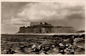 Suecia Varbergs Fästning fran Söder Varberg Vintage RPPC B85 - Imagen 1 de 2