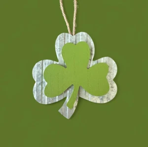 Adorno Trébol de la Suerte - Madera de hojalata Día de San Patricio Duende Irlanda Suerte - Imagen 1 de 3
