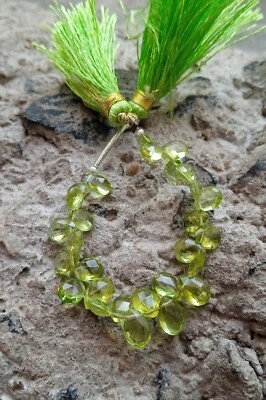 25 Ct Natural Faceted Green Peridot Pear Shape Cut 4 Inch Strand Beads Necklace - Image 1 of 4