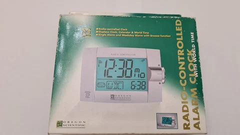 OREGON SCIENTIFIC RADIO CONTROLLER  CLOCK RM932 Cover