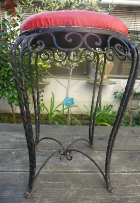 Tabouret ancien Design 1950 Fer Forgé coussin Moleskine rouge bon état 47cm hau - Photo 1/4