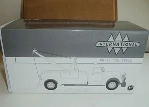 First Gear 19-2743 Replica of a Red 1949 St. Louis Fire Dept. Tow Truck New - Picture 1 of 6