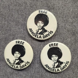 RARE PICTURE! ANGELA DAVIS PINBACK BUTTON 1970 HISTORICAL ARTIFACT Det Retro 313 - Picture 1 of 6