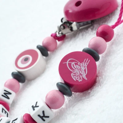 MOTZISBUNTEWELT Schnullerkette mit Namen العربية ❤ Mädchen ❤ ★ Basmala ★ Arabisch Baby Geschenk