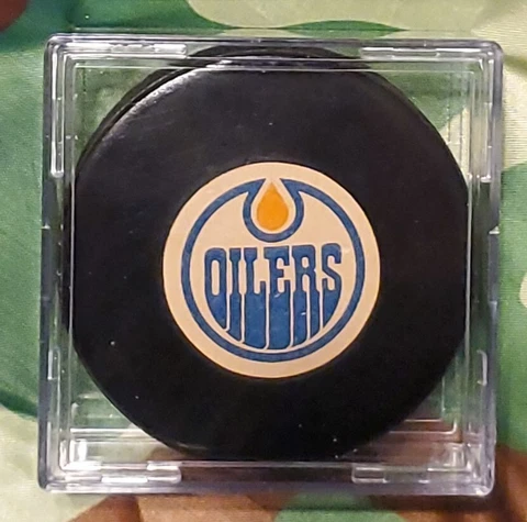 EDMONTON OILERS NHL VINTAGE APPROVED VICEROY MFG. OFFICIAL GAME PUCK 🇨🇦 Cover