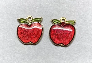 55x Charm Placca Oro con Foro per Appendere - Smalto Rosso Med. Charm Mela - Foto 1 di 3