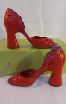 Tacones Lorraci vintage hechos a mano en Brasil talla 6, se adaptan más como un 7 para mujer. Foto 1 de 4