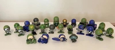 MGA Impresionante Pequeño Verde Hombres Ejército Figura Lote De 26 Vehículo Barco Motocicleta Tanque Foto 1 de 4