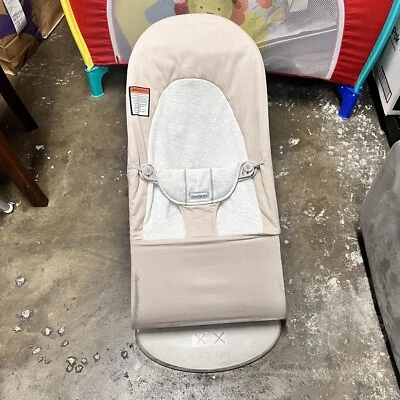 BabyBjorn Gorila Balance Suave, Algodón, Caqui/Beige Foto 1 de 2