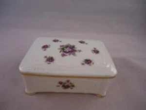 Royal Albert Sweet Violets Trinket Box 1° Qualità Bone China Vintage British - Foto 1 di 9