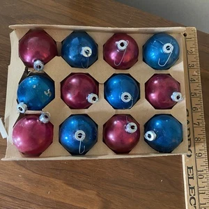 Menge 12 Vintage Glaskugel 2" Ornamente unbeschriftet rot blau Made USA MCM Weihnachten - Bild 1 von 8