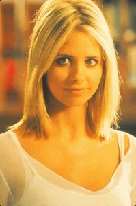 SARAH MICHELLE GELLAR - GLAMOUR SLIDE #11 - Picture 1 of 1
