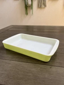 Vintage Lime Green Pyrex Casserole 2 Quart Baking Dish 232 Rectangle - Picture 1 of 6