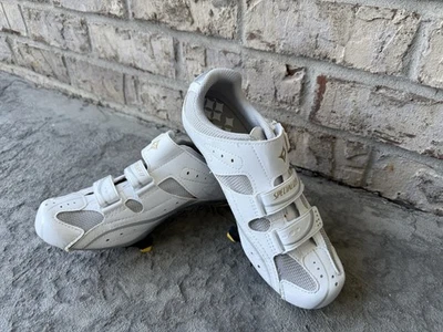 Sapatos de bicicleta tocha especializados tamanho 39.5 feminino design geométrico branco cinza - Imagem 1 de 4