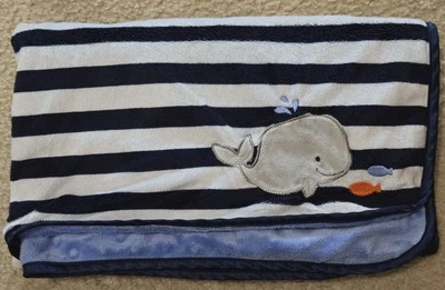 Cobertor Child of Mine Carter's azul listrado baleia bebê menino ponto minky 39"x29" - Imagem 1 de 4