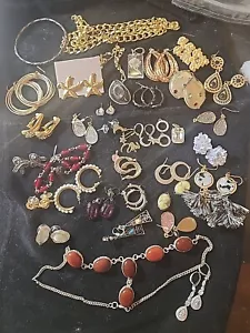 lotto di 35 bigiotteria/orecchini, collane mix. Tutto indossabile vintage-mod (A96) - Foto 1 di 18