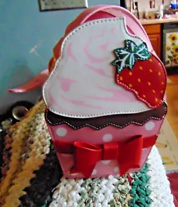 Cupcake Crossbody Bag With a - BY CHERI - Picture 1 of 5