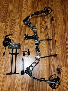QUEST G5 Compound Bow RH *HUNTING READY* - Picture 1 of 10