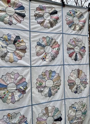 Vintage Patchwork Quilt Coverlet - Feed Sack - Applique Dresden Plate - 79 x 63 - Image 1 of 4