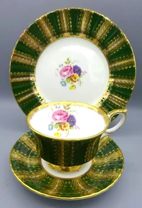 Paragon Porzellan - Tasse, Untertasse & Teller Trio - dunkelgrün & gold mit Blumenstrauß - Bild 1 von 8
