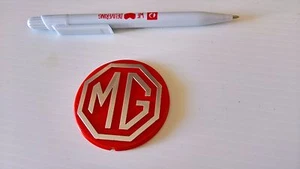 INSIGNIA MGB GT LE rojo plata BHH2687 motivo emblema - Imagen 1 de 5