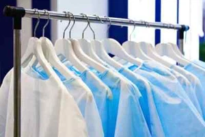 Vestidos desechables ropa de protección médica - VENTA últimas 300 piezas. - Imagen 1 de 9