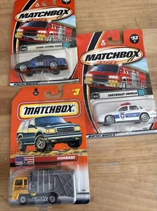 Lotto di 3 Matchbox Service Cars Crown Vic polizia auto camion spazzatura Chev Impala Po - Foto 1 di 8