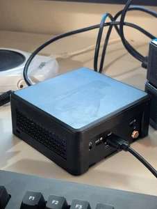 Embedded Box Computers Intel NUC Kit, NUC10FNH, single pack, core i5, 4 GB - Picture 1 of 5