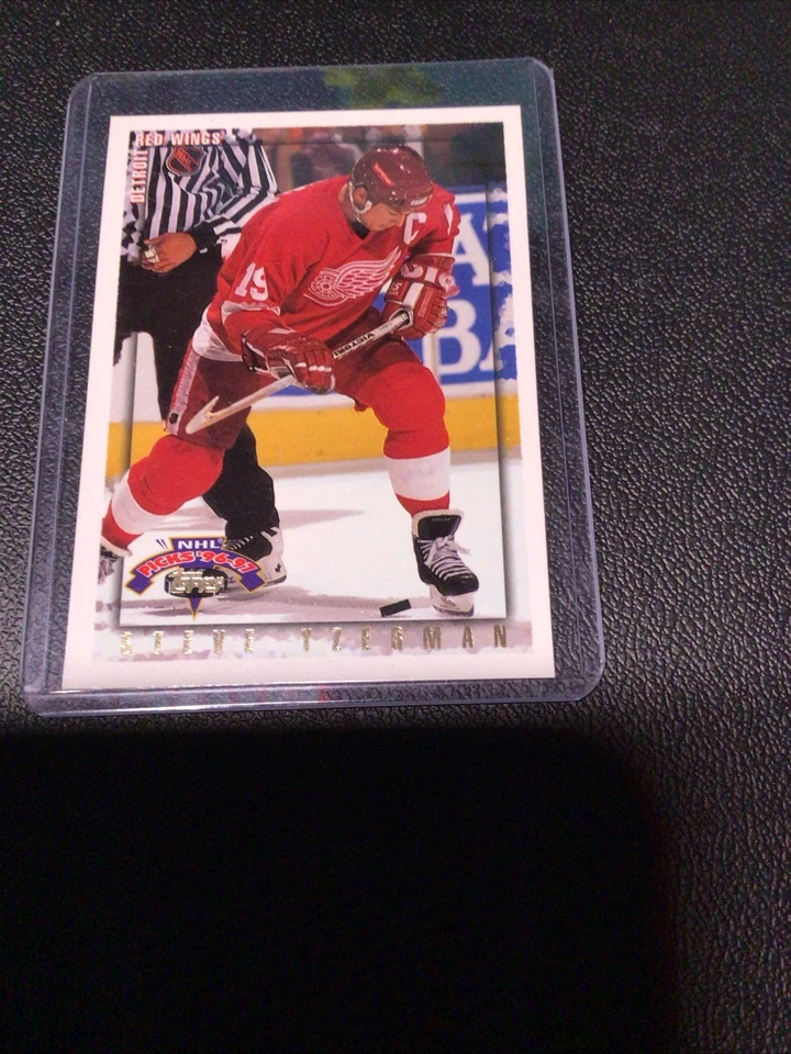 1996-97 Topps NHL Picks - Steve Yzerman #31 - Image 1 of 2