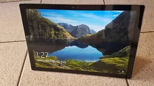 Microsoft Surface Pro 4 - Intel Core i5 Gen 6 - 256GB SSD - Ram 8GB. - Picture 1 of 3