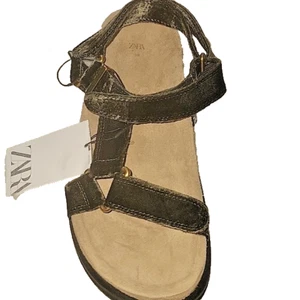 Zara Women's Green Velvet Gold Hardware Flat Sandals Size EU38/US7.5 - Picture 1 of 5