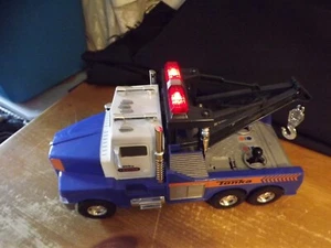 TONKA Real Tough Mighty Motorized TOW TRUCK with Working Winch LIGHTS & SOUNDS - Picture 1 of 7
