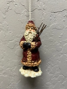 Weihnachtsschmuck - Haltestöcke, roter Mantel, stehend auf Schnee Nikolausschmuck - Bild 1 von 3